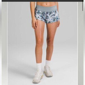 Lululemon Speed Up LowRise Short 2  5Kaleidofloral Multi  Blue Cast 8